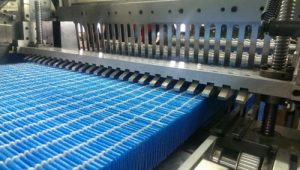 Fully automatic reciprocating origami machine 全自动伺服折纸机Automatic servo folding machine 滤清器折叠机Filter folding machine 滤纸打褶机Filter paper pleating machine 滤纸折叠机Filter paper folding machine 滤纸折纸机Filter paper folding machine